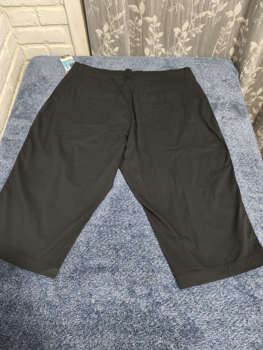 Lee Relaxed Fit Black Capris - Picture 6 of 9